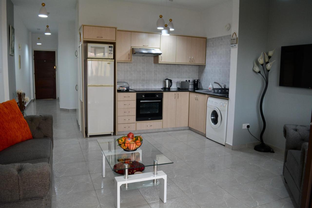 Queens Gardens - Kato Paphos - Next To Kings Ave Mall --- By Yiota Exterior foto