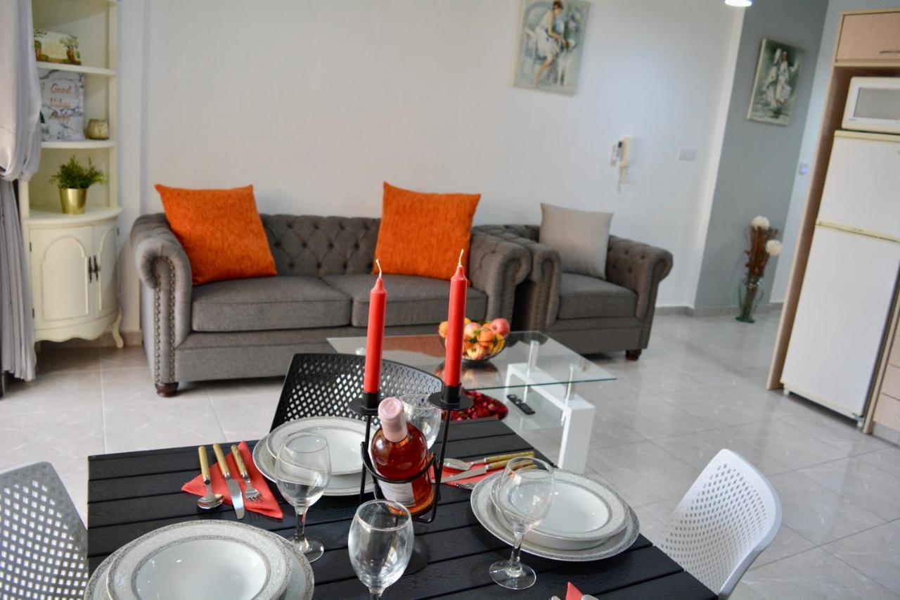 Queens Gardens - Kato Paphos - Next To Kings Ave Mall --- By Yiota Exterior foto