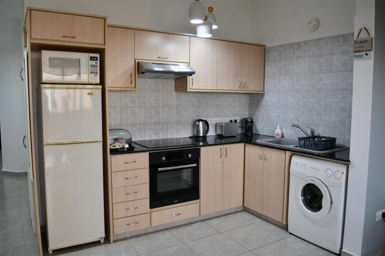 Queens Gardens - Kato Paphos - Next To Kings Ave Mall --- By Yiota Exterior foto