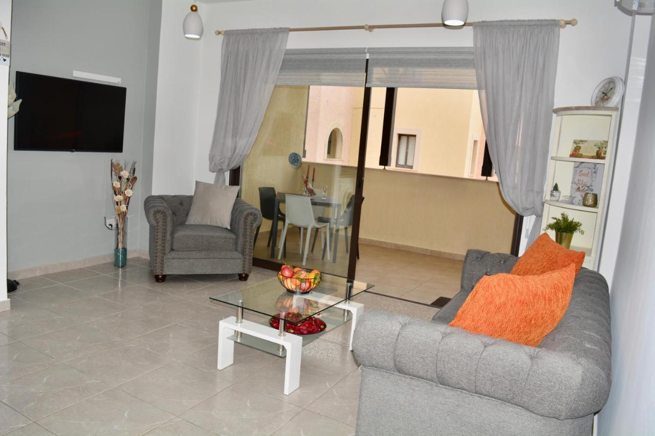 Queens Gardens - Kato Paphos - Next To Kings Ave Mall --- By Yiota Exterior foto