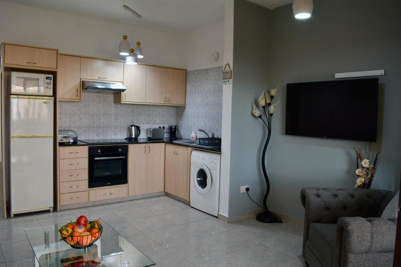 Queens Gardens - Kato Paphos - Next To Kings Ave Mall --- By Yiota Exterior foto