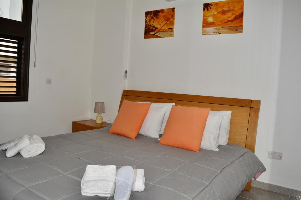 Queens Gardens - Kato Paphos - Next To Kings Ave Mall --- By Yiota Exterior foto